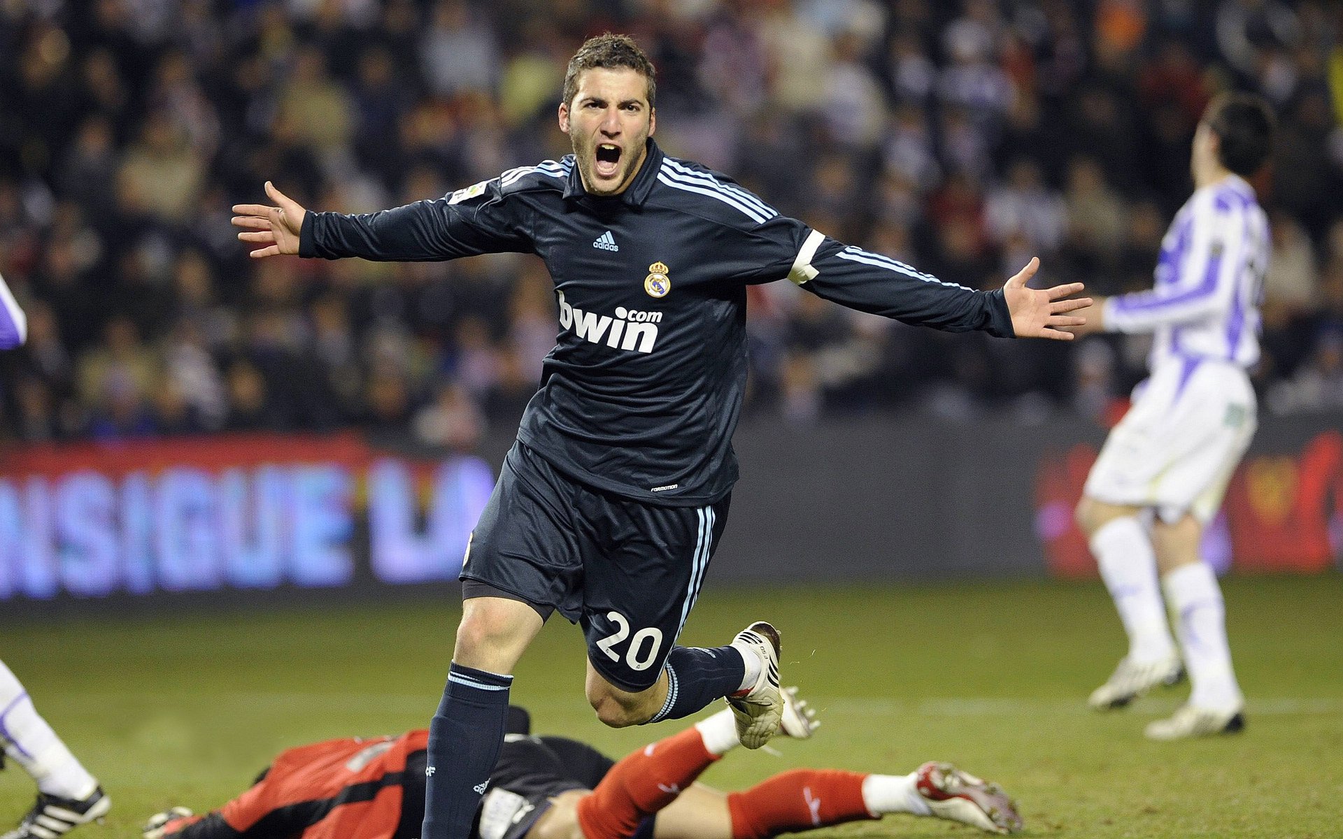 迷你足球趣味比赛，家庭欢聚好时光，迷你足球门